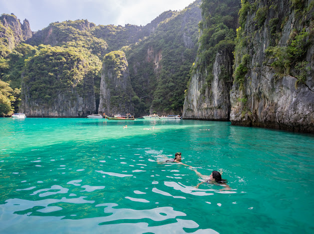 Best time to visit Phi Phi by boat